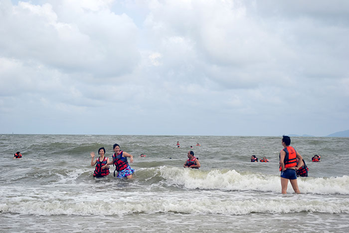 海邊沖浪