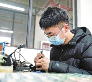 癡迷拆玩具的大四男生“拆”出國家級機器人賽事大獎